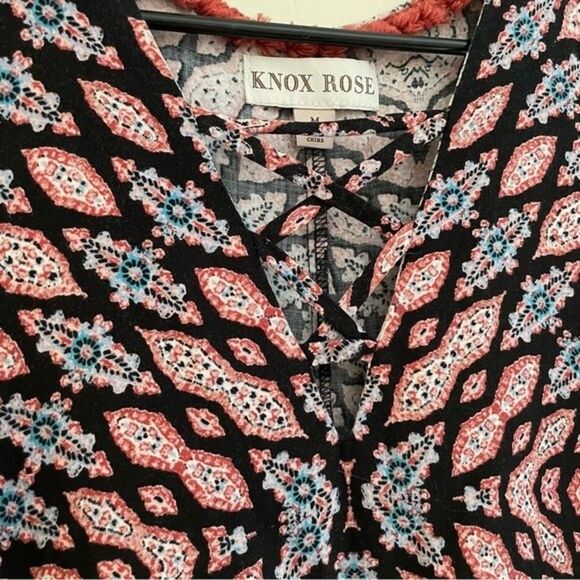 Handkerchief Style Flowy Boho Dress crisscrossed design // Knox Rose // size M - Picture 3 of 7